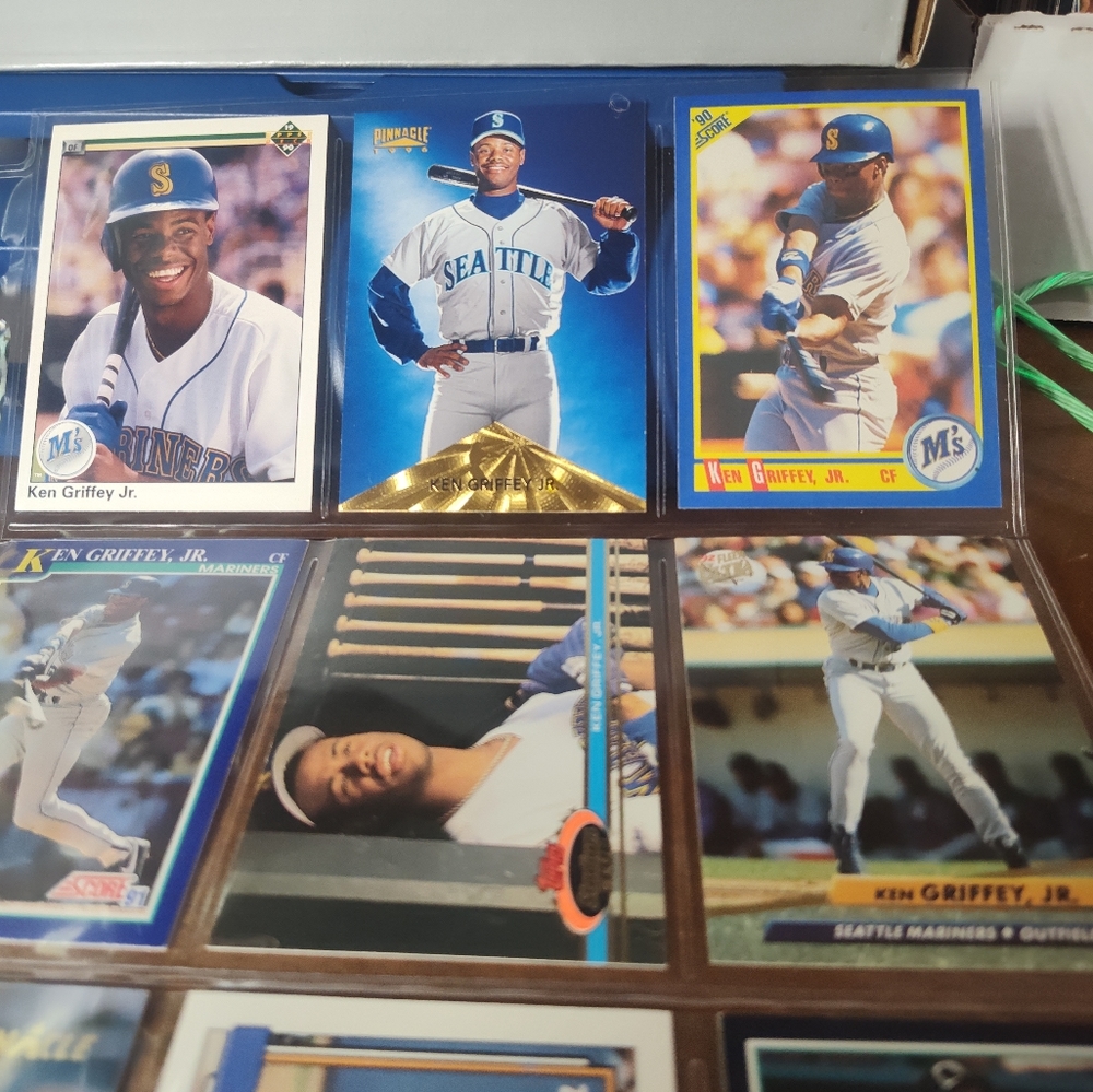Ken Griffey Jr nine card lot baseball cards
